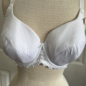 Mat Lingerie White Aida Bra NWT size 40G (4D)